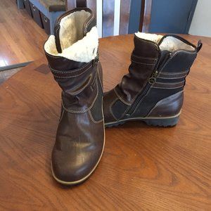 JBU fur lined Boots Size 9